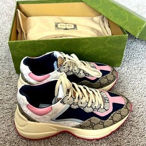 Gucci Shoes Size 38 (7.5)